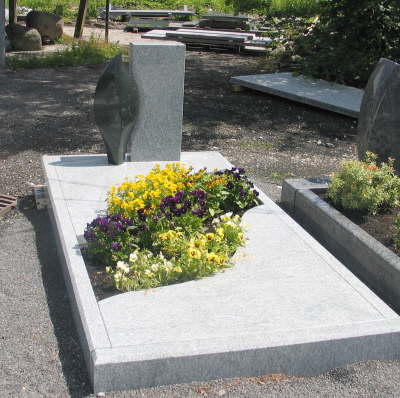 besonders sch�ne Anlage in 2-Graniten