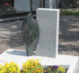 Granit mit gr�nem Blatt