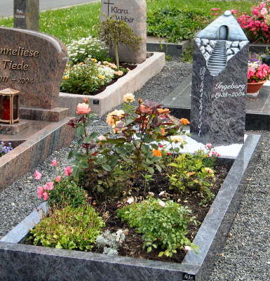 S�ule mit Treppenornamentik